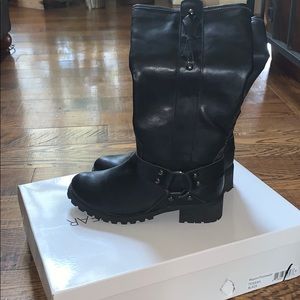 Black Report winter boots